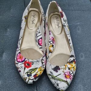 Soft Style Women's Floral Flats - White, Pink, Yellow
